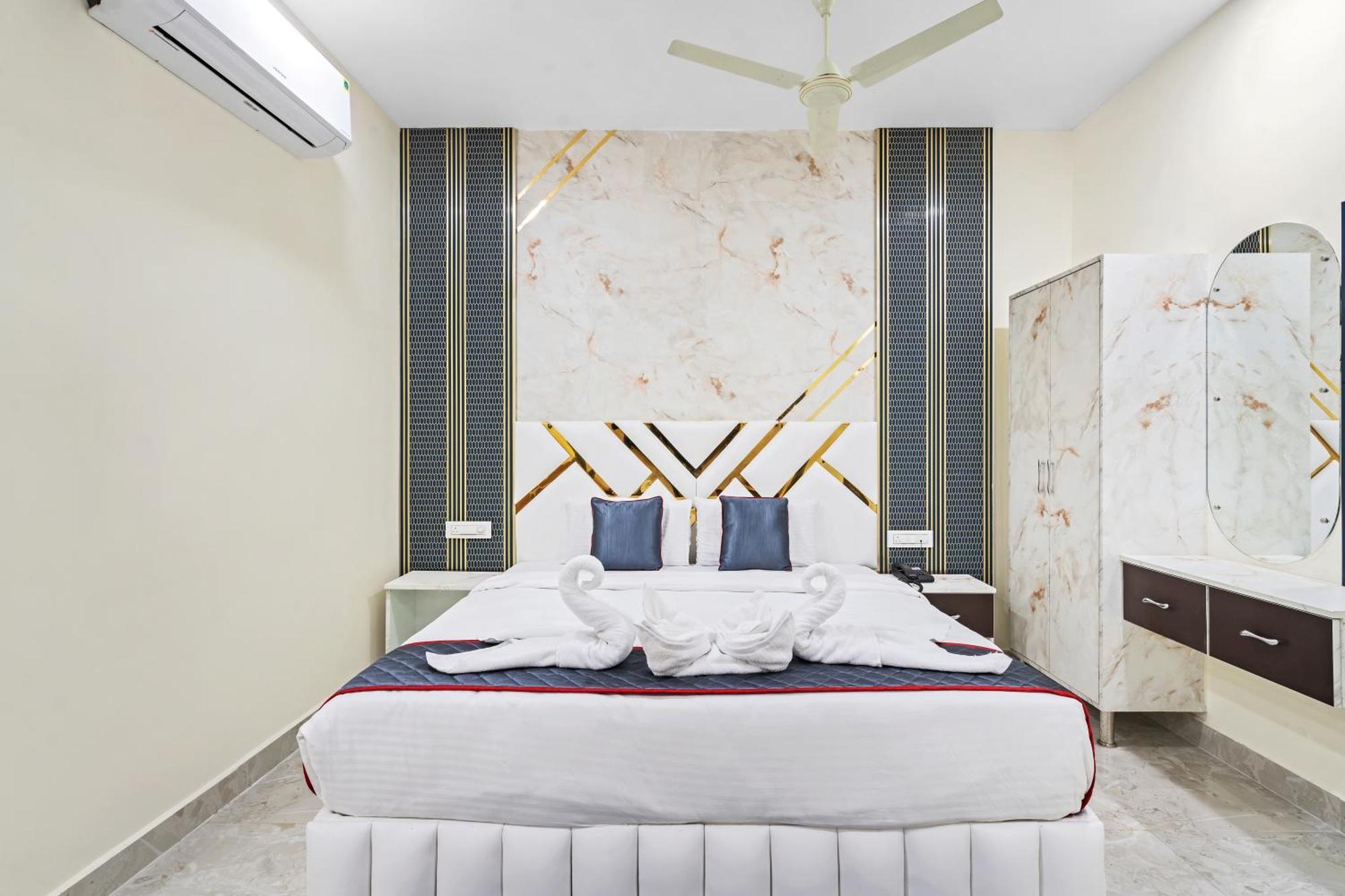 Hotel Sky Land Khammam Екстер'єр фото