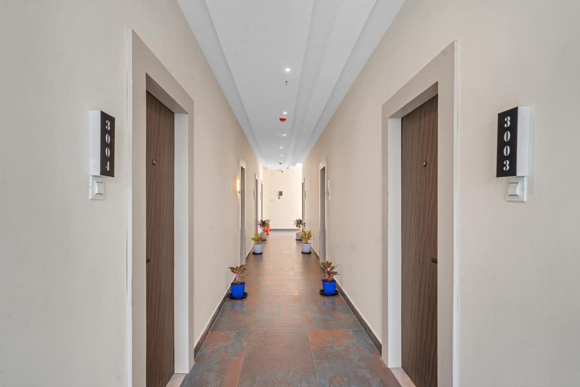 Hotel Sky Land Khammam Екстер'єр фото