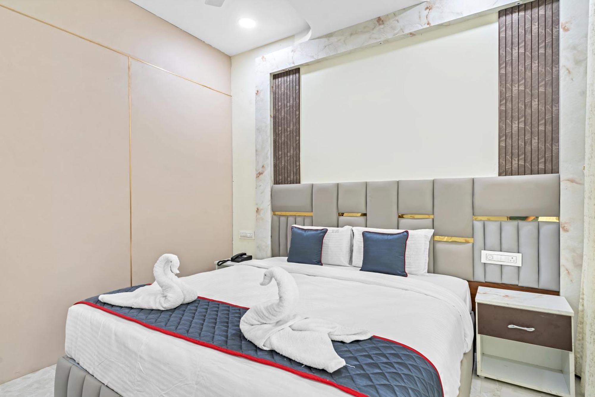 Hotel Sky Land Khammam Екстер'єр фото