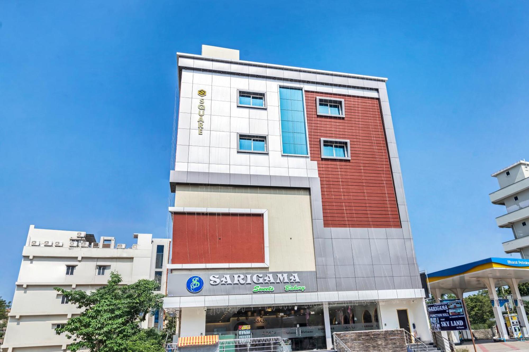 Hotel Sky Land Khammam Екстер'єр фото