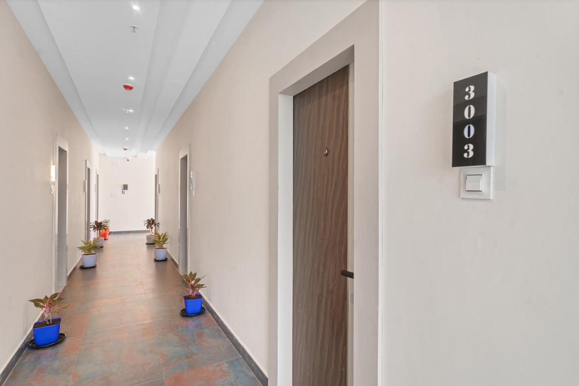 Hotel Sky Land Khammam Екстер'єр фото